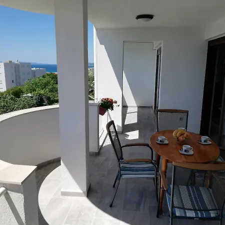 Sea View Reno W/garage דירה *