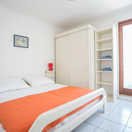 Sea View Reno W/garage דירה