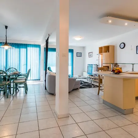 Апартаменти Sea View Reno W/garage *