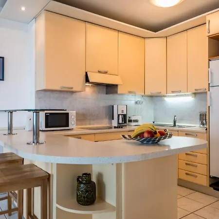 Sea View Reno W/garage Апартаменти