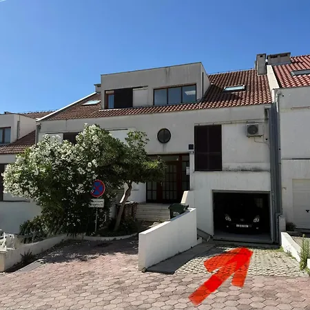 Sea View Reno W/garage Apartman Split