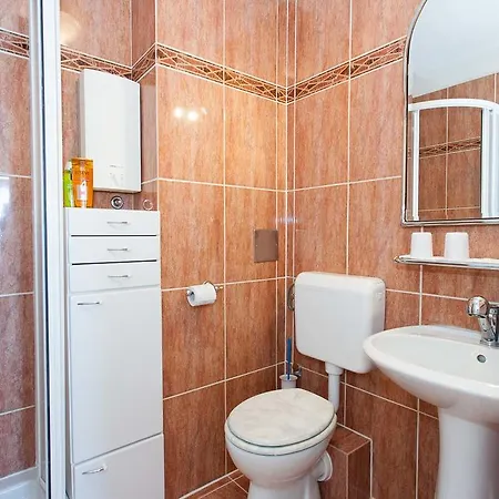 Sea View Reno W/garage Апартаменти *