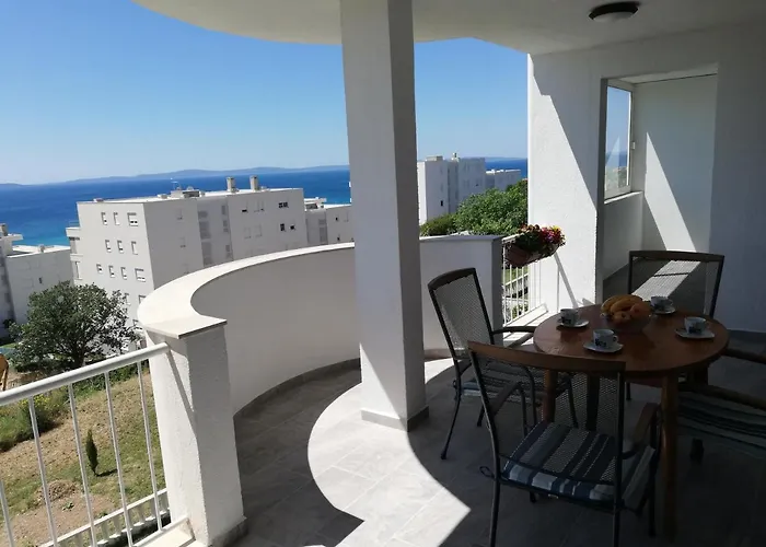 Sea View Reno W/garage Apartment