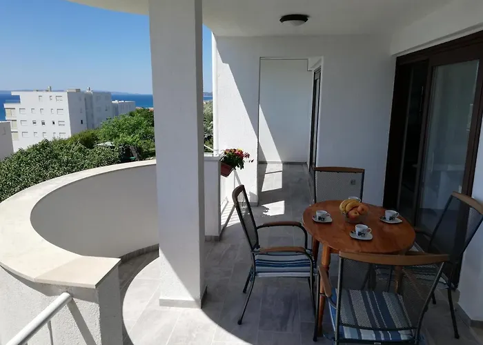 Sea View Reno W/garage Apartment *