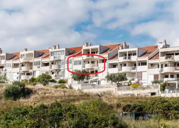 Sea View Reno W/garage Apartment