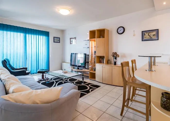 Sea View Reno W/garage * Split