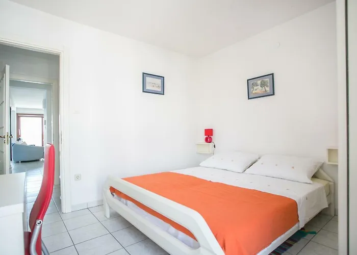 Sea View Reno W/garage *