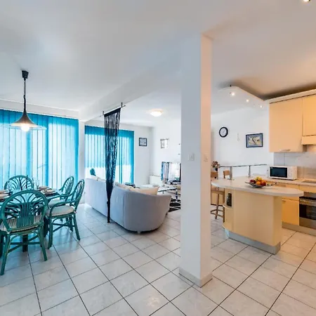 Sea View Reno W/garage *