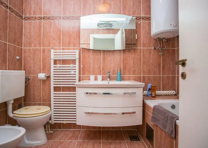 Sea View Reno W/garage Apartman *